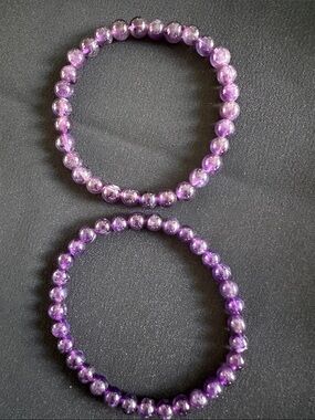Amethyst NWOT genuine gemstone stretch bracelet. Fits appx. 6-3/4”